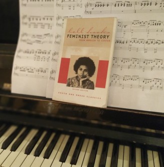 բել հուքս «Ֆեմինիստական տեսություն. լուսանցքից կենտրոն»